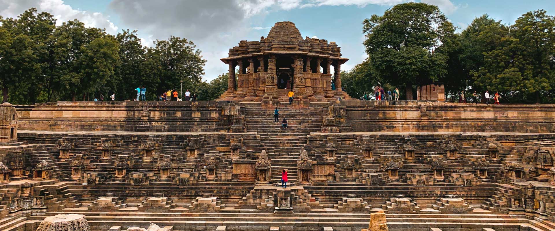 SUN TEMPLE & SOUTH INDIA SPRITUAL TOUR 