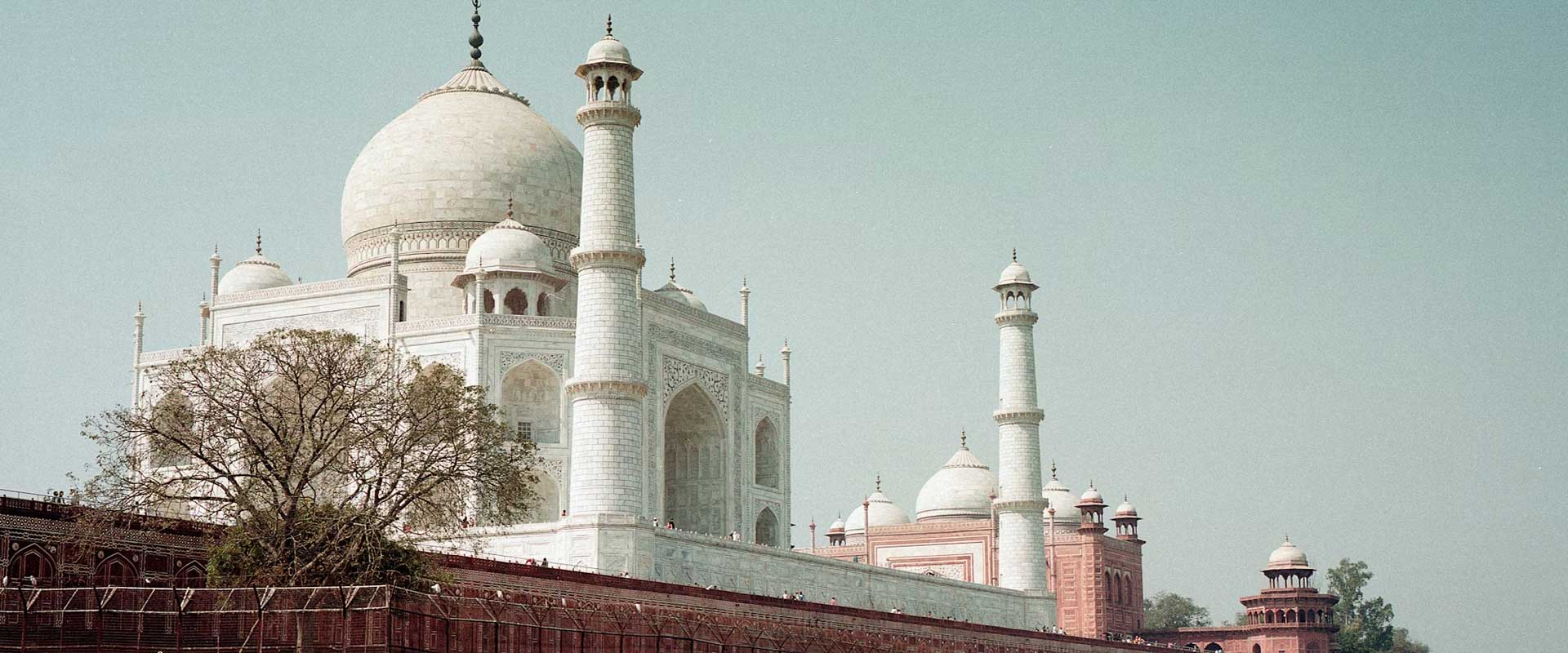 TAJ MAHAL & THE TREASURES OF INDIA