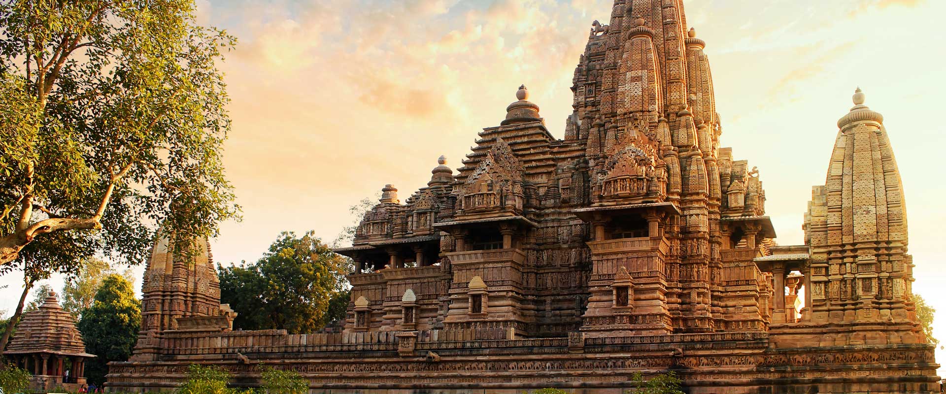 GOLDEN TRIANGLE & KAJURAHO TOUR 